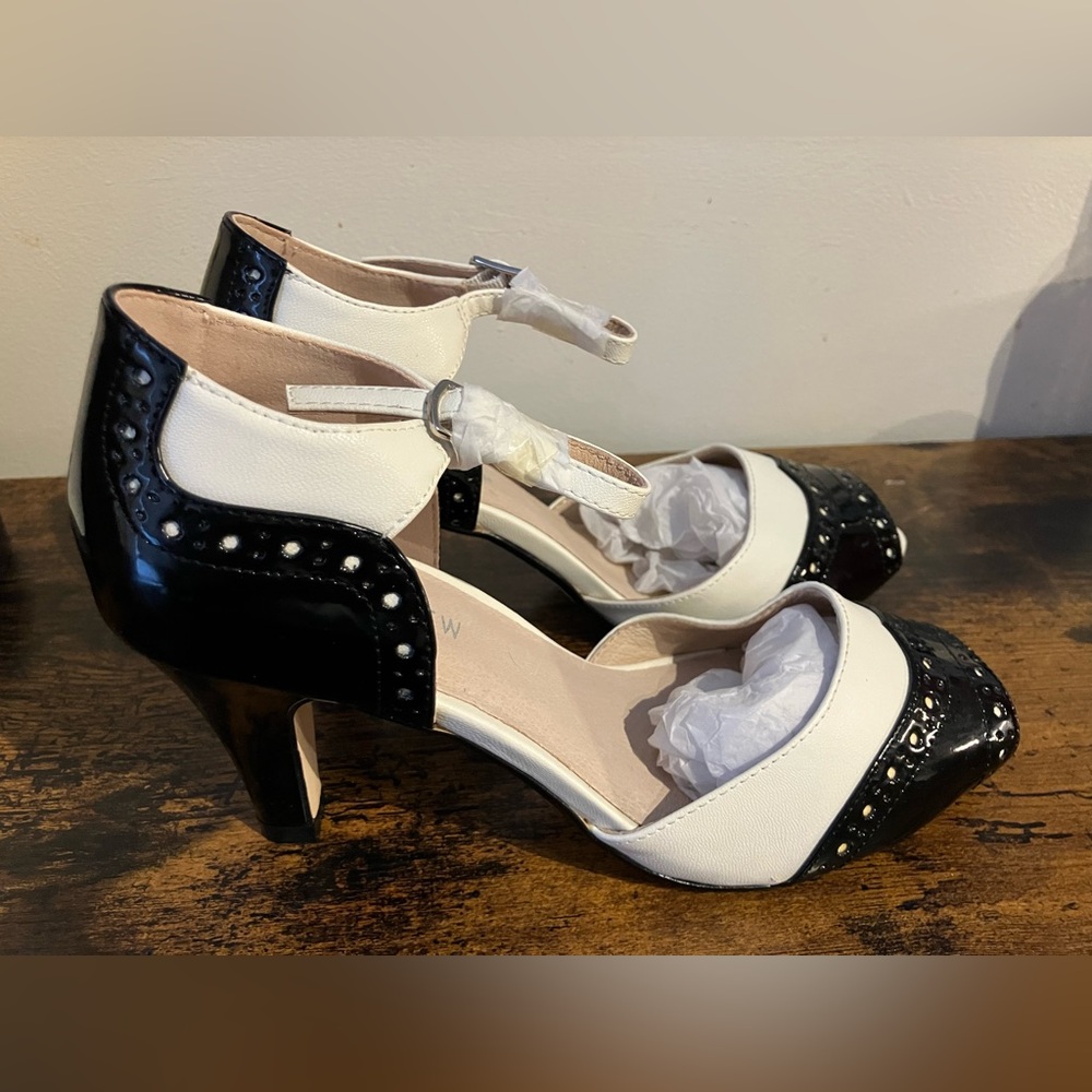 NWOT Godiva Vintage Ballroom Heels
